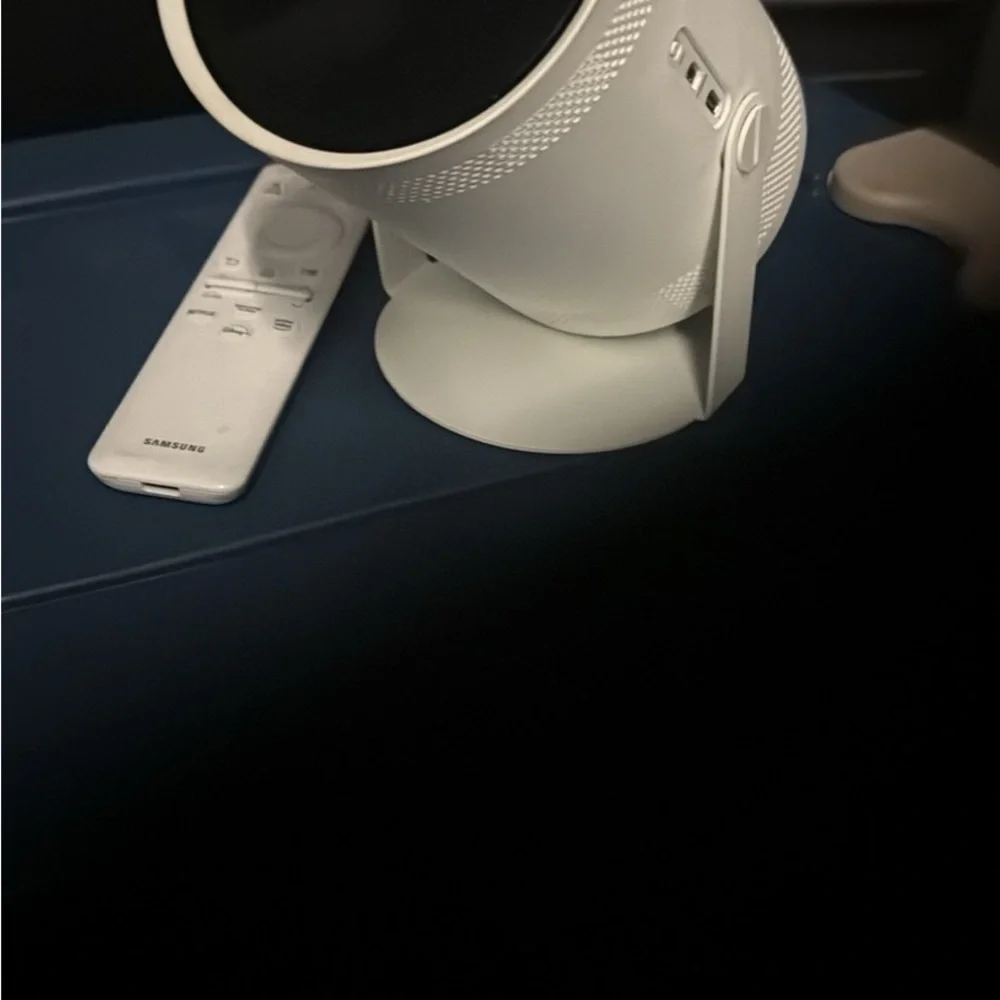 Samsung Portable Projector in White and Black